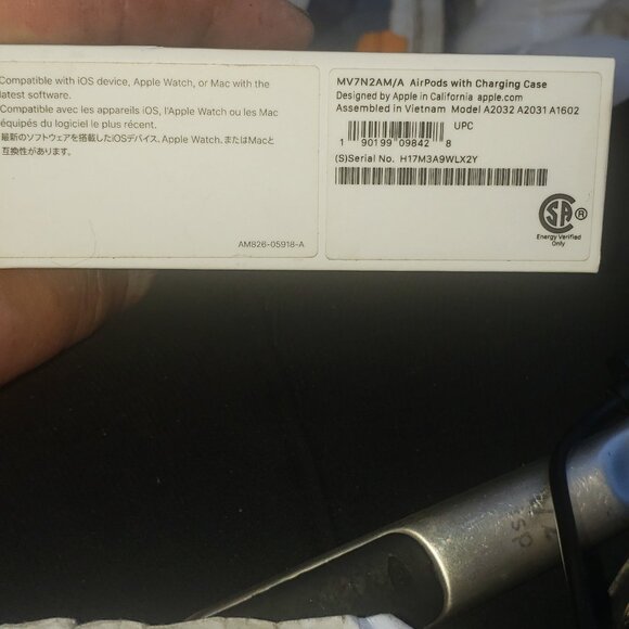 Apple AriPods box with charging case - Picture 2 of 4